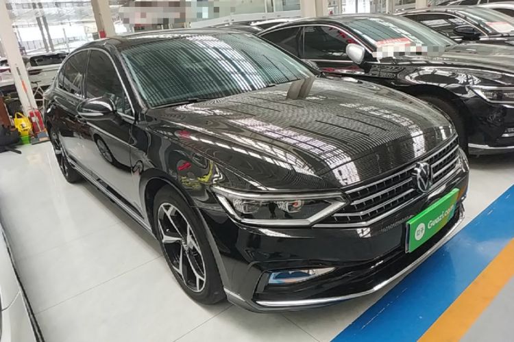Used Volkswagen Magotan 2023 2 Million Units Limited Edition 330TSI DSG Leading Version Front Right 45 Deg