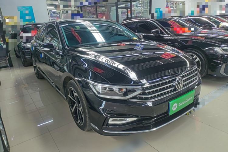 Used Volkswagen Magotan 2023 2 Million Units Limited Edition 330TSI DSG Leading Version Front Right 45 Deg