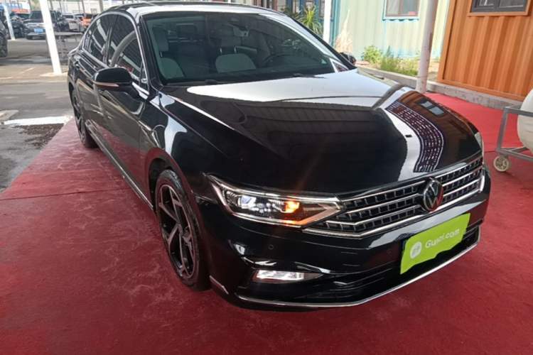 Used Volkswagen Magotan 2023 2 Million Units Commemorative Edition 330TSI DSG Luxury Version Front Right 45 Deg