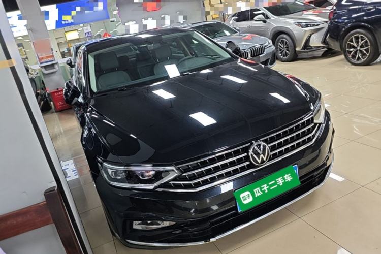 Used Volkswagen Magotan 2023 2 Million Units Limited Edition 330TSI DSG Leading Version Front Right 45 Deg