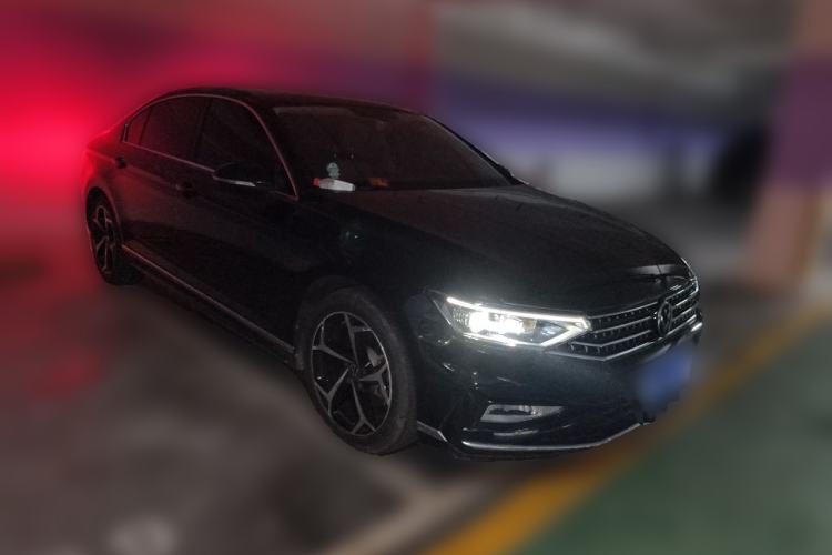 Used Volkswagen Magotan 2023 2 Million Units Limited Edition 330TSI DSG Leading Version Front Right 45 Deg