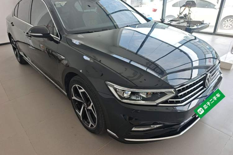Used Volkswagen Magotan 2023 2 Million Units Commemorative Edition 330TSI DSG Luxury Version Front Right 45 Deg