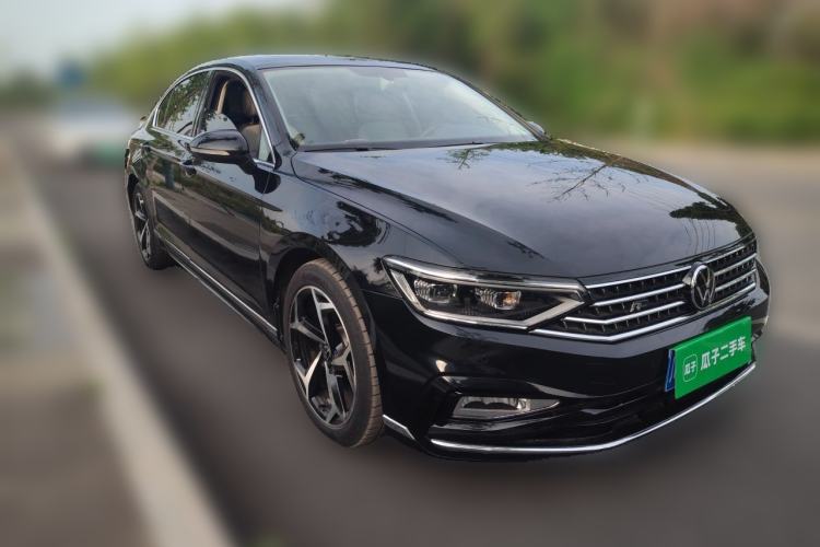 Used Volkswagen Magotan 2023 2 Million Units Limited Edition 330TSI DSG Leading Version Front Right 45 Deg