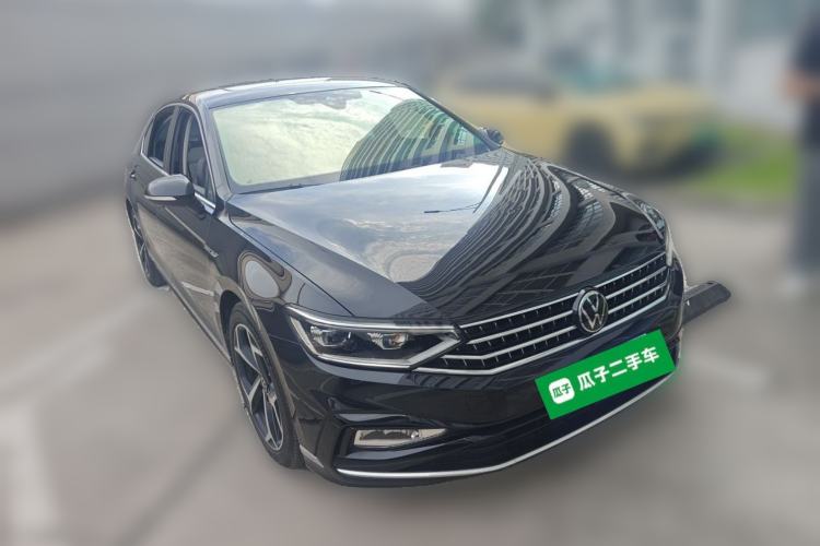 Used Volkswagen Magotan 2023 2 Million Units Commemorative Edition 330TSI DSG Luxury Version Front Right 45 Deg