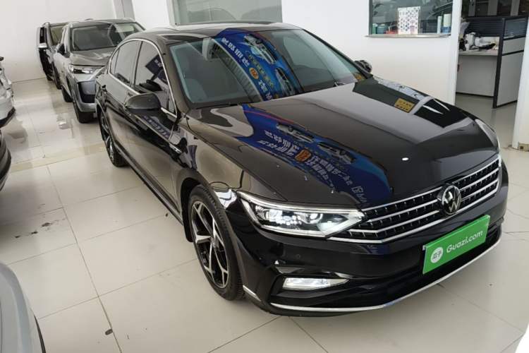 Used Volkswagen Magotan 2023 2 Million Units Commemorative Edition 330TSI DSG Luxury Version Front Right 45 Deg