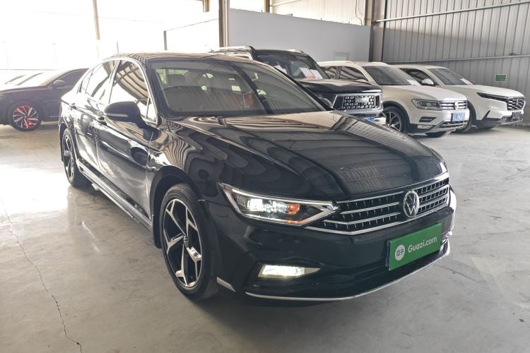 Used Volkswagen Magotan 2023 2 Million Units Limited Edition 330TSI DSG Leading Version Front Right 45 Deg