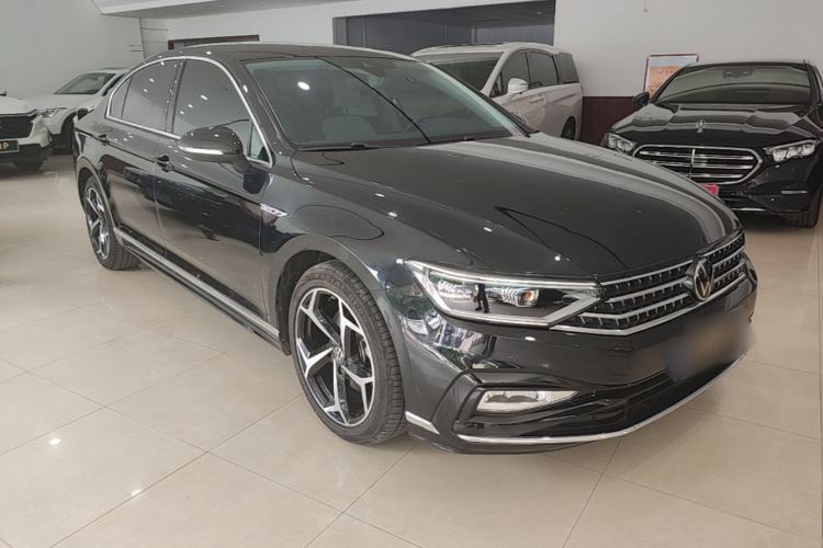 Used Volkswagen Magotan 2023 2 Million Units Commemorative Edition 330TSI DSG Luxury Version Front Right 45 Deg