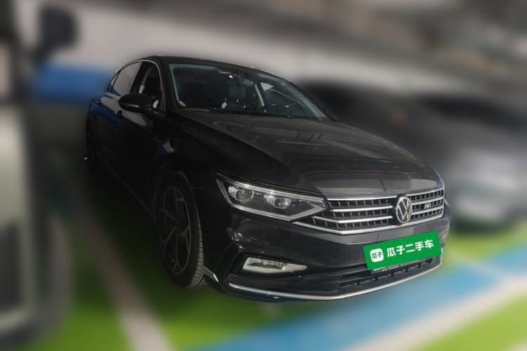 Used Volkswagen Magotan 2023 2 Million Units Commemorative Edition 330TSI DSG Luxury Version Front Right 45 Deg