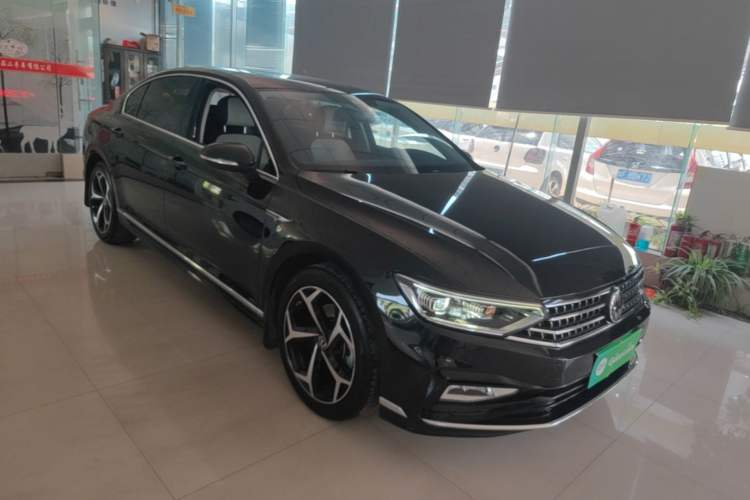 Used Volkswagen Magotan 2023 2 Million Units Commemorative Edition 330TSI DSG Luxury Version Front Right 45 Deg