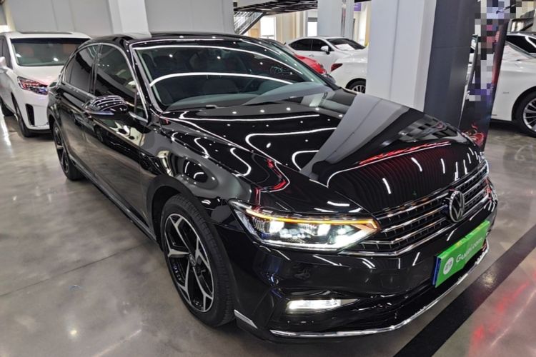 Used Volkswagen Magotan 2023 2 Million Units Limited Edition 330TSI DSG Leading Version Front Right 45 Deg