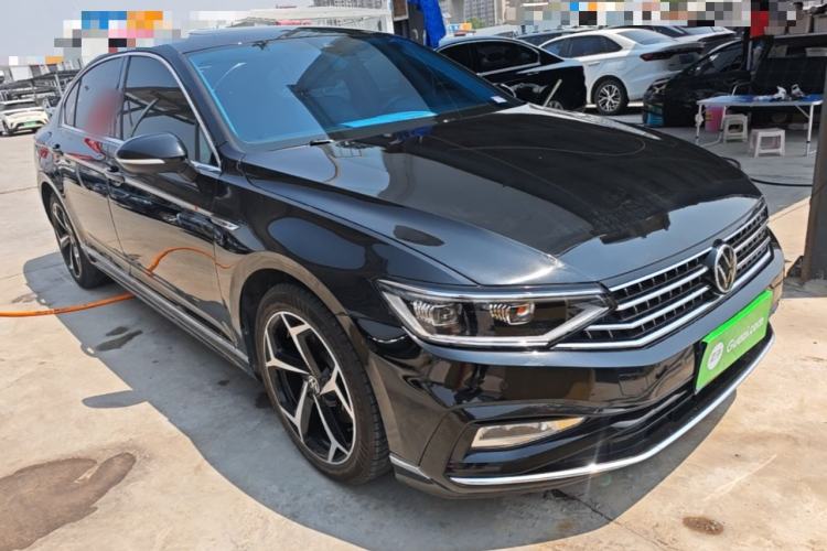 Used Volkswagen Magotan 2023 2 Million Units Commemorative Edition 330TSI DSG Luxury Version Front Right 45 Deg