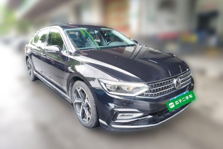 Used Volkswagen Magotan 2023 2 Million Units Limited Edition 330TSI DSG Leading Version Front Right 45 Deg