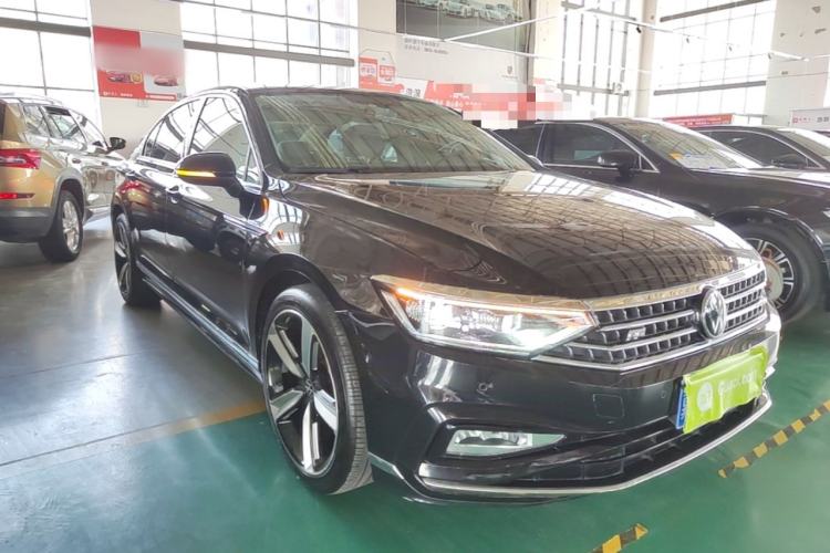 Used Volkswagen Magotan 2023 2 Million Units Limited Edition 280TSI DSG Leading Version Front Right 45 Deg