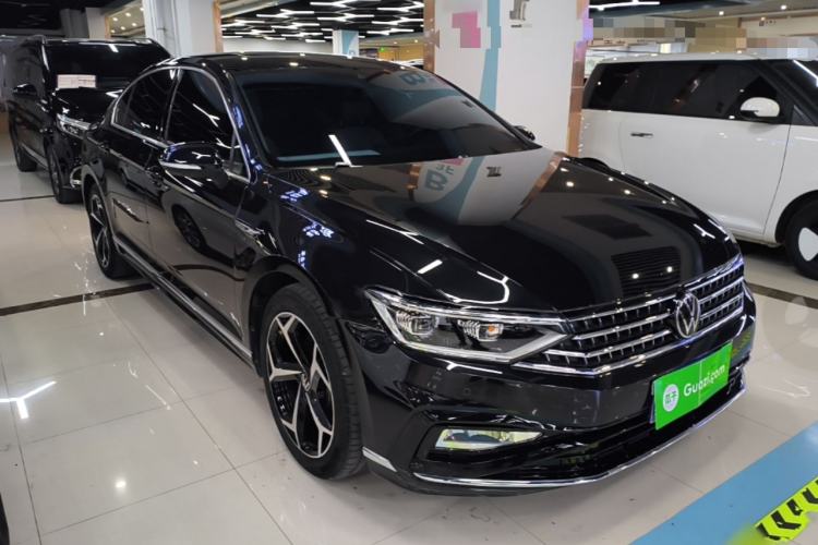 Used Volkswagen Magotan 2023 2 Million Units Limited Edition 330TSI DSG Leading Version Front Right 45 Deg