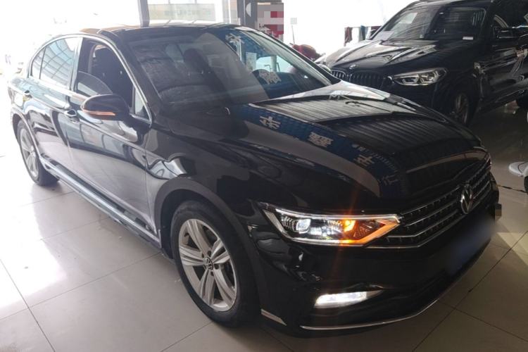 Used Volkswagen Magotan 2023 2 Million Units Limited-Edition 280TSI DSG Comfort Version Front Right 45 Deg