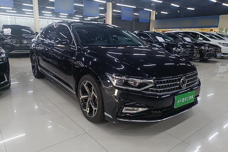 Used Volkswagen Magotan 2023 2 Million Units Limited Edition 330TSI DSG Leading Version Front Right 45 Deg