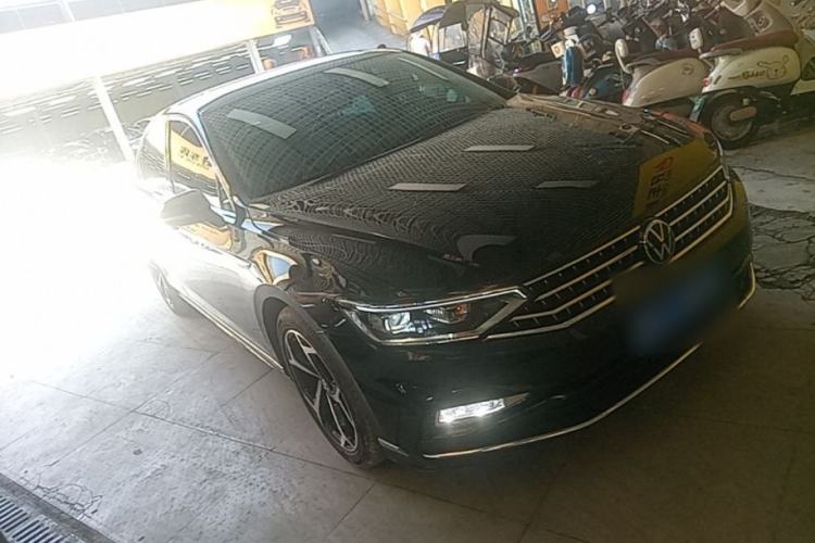 Used Volkswagen Magotan 2023 2 Million Units Commemorative Edition 330TSI DSG Luxury Version Front Right 45 Deg