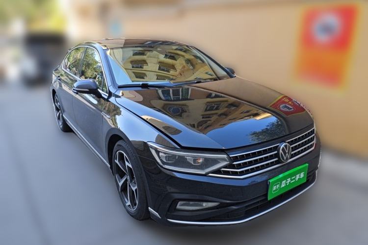 Used Volkswagen Magotan 2023 2 Million Units Commemorative Edition 330TSI DSG Luxury Version Front Right 45 Deg