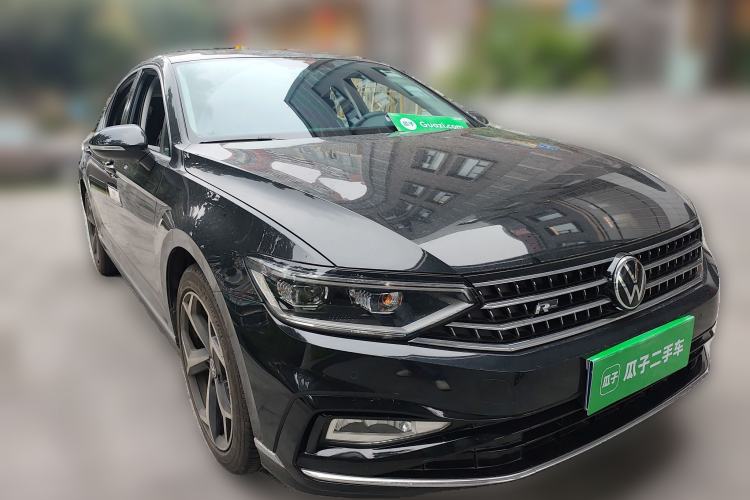 Used Volkswagen Magotan 2023 2 Million Units Limited Edition 330TSI DSG Leading Version Front Right 45 Deg