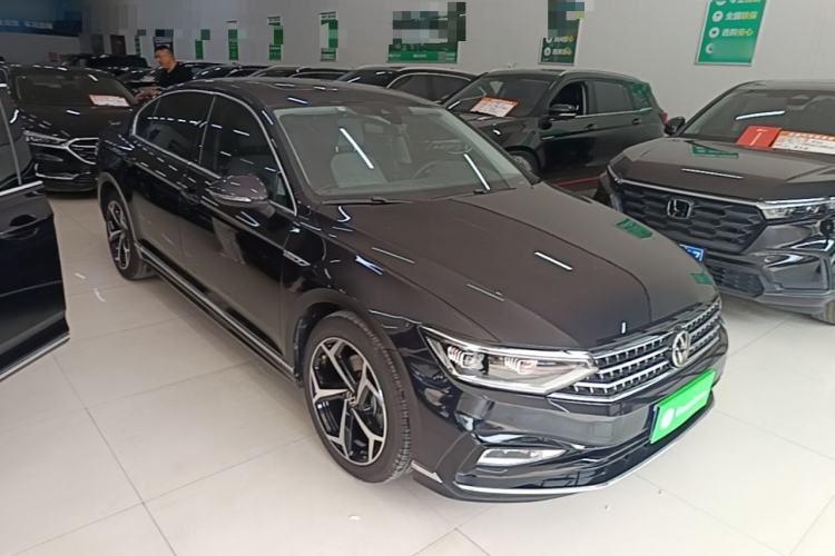 Used Volkswagen Magotan 2023 2 Million Units Commemorative Edition 330TSI DSG Luxury Version Front Right 45 Deg