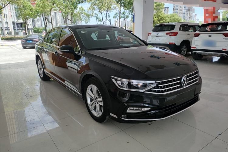 Used Volkswagen Magotan 2023 2 Million Units Limited-Edition 280TSI DSG Comfort Version Front Right 45 Deg