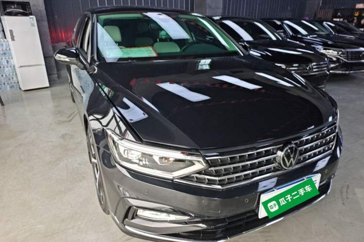 Used Volkswagen Magotan 2023 2 Million Units Commemorative Edition 330TSI DSG Luxury Version Front Right 45 Deg