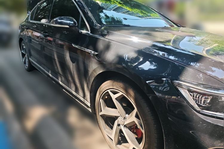 Used Volkswagen Magotan 2023 2 Million Units Commemorative Edition 330TSI DSG Luxury Version Front Right 45 Deg