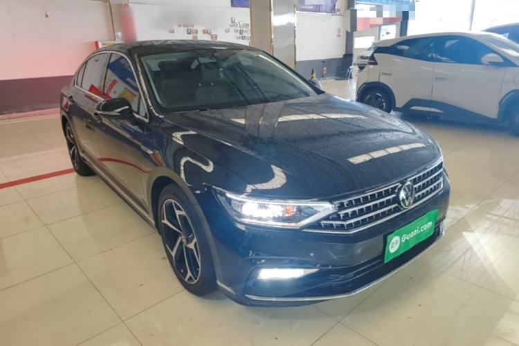 Used Volkswagen Magotan 2023 2 Million Units Commemorative Edition 330TSI DSG Luxury Version Front Right 45 Deg