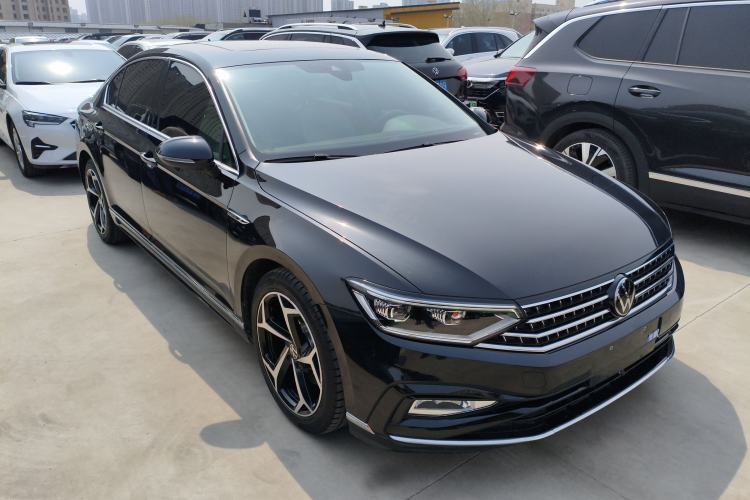 Used Volkswagen Magotan 2023 2 Million Units Commemorative Edition 330TSI DSG Luxury Version Front Right 45 Deg