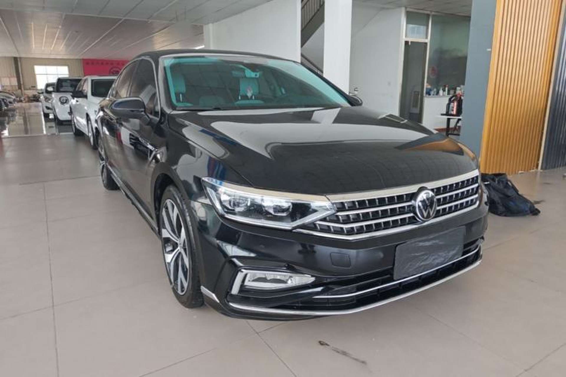 Used Volkswagen Magotan 2023 2 Million Units Commemorative Edition 330TSI DSG Luxury Version Front Right 45 Deg