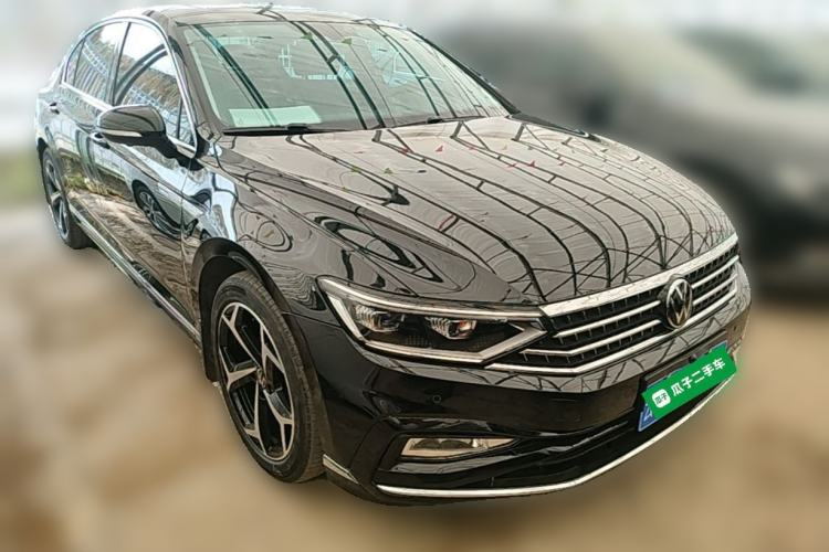 Used Volkswagen Magotan 2023 2 Million Units Limited Edition 330TSI DSG Leading Version Front Right 45 Deg