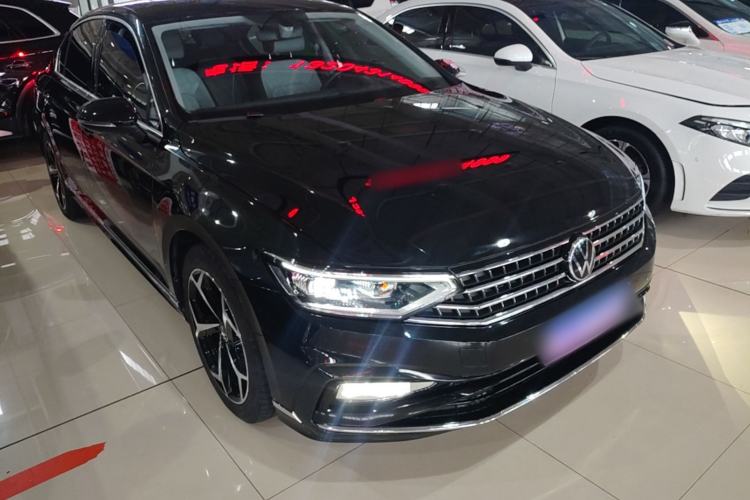 Used Volkswagen Magotan 2023 2 Million Units Limited Edition 330TSI DSG Leading Version Front Right 45 Deg