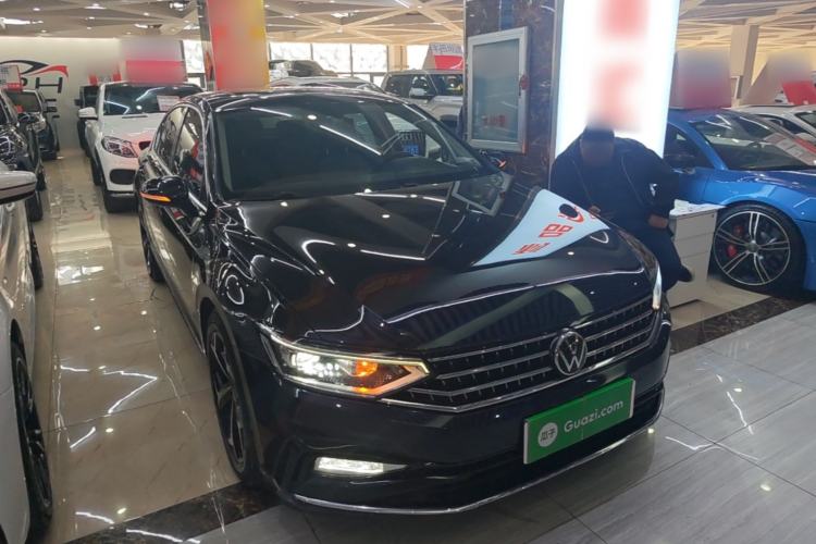 Used Volkswagen Magotan 2023 2 Million Units Limited Edition 330TSI DSG Leading Version Front Right 45 Deg