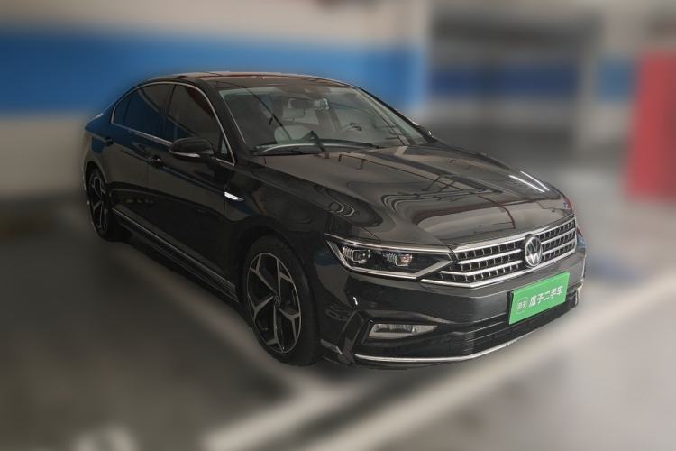 Used Volkswagen Magotan 2023 2 Million Units Commemorative Edition 330TSI DSG Luxury Version Front Right 45 Deg