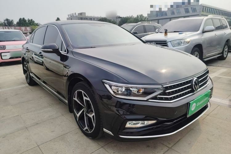 Used Volkswagen Magotan 2023 2 Million Units Limited Edition 330TSI DSG Leading Version Front Right 45 Deg