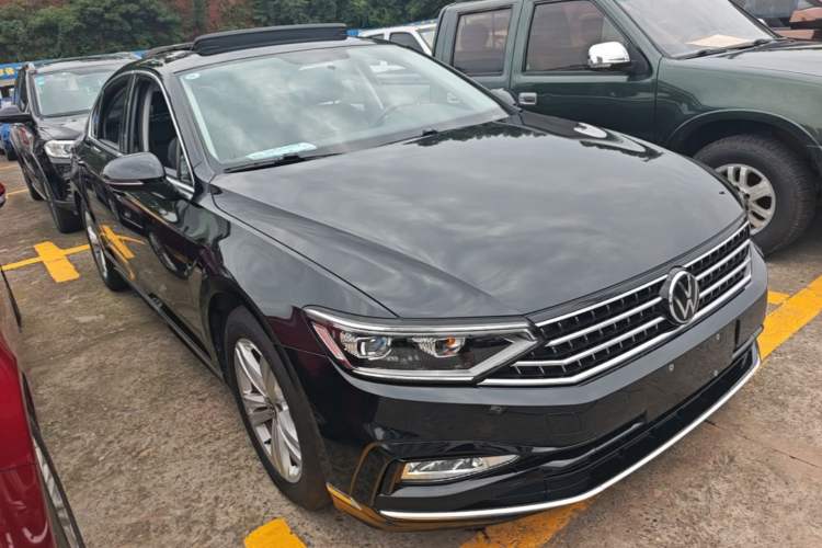 Used Volkswagen Magotan 2023 2 Million Units Limited-Edition 280TSI DSG Comfort Version Front Right 45 Deg