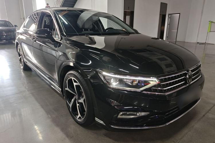 Used Volkswagen Magotan 2023 2 Million Units Commemorative Edition 330TSI DSG Luxury Version Front Right 45 Deg