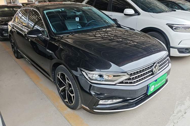 Used Volkswagen Magotan 2023 2 Million Units Commemorative Edition 330TSI DSG Luxury Version Front Right 45 Deg