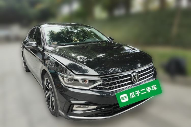 Used Volkswagen Magotan 2023 2 Million Units Limited Edition 330TSI DSG Leading Version Front Right 45 Deg