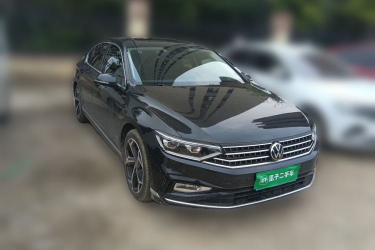 Used Volkswagen Magotan 2023 2 Million Units Limited Edition 330TSI DSG Leading Version Front Right 45 Deg
