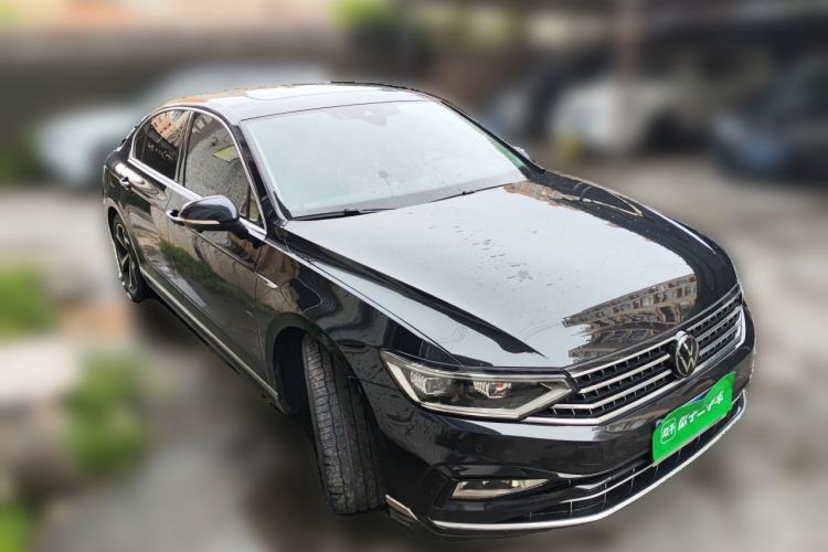 Used Volkswagen Magotan 2023 2 Million Units Commemorative Edition 330TSI DSG Luxury Version Front Right 45 Deg