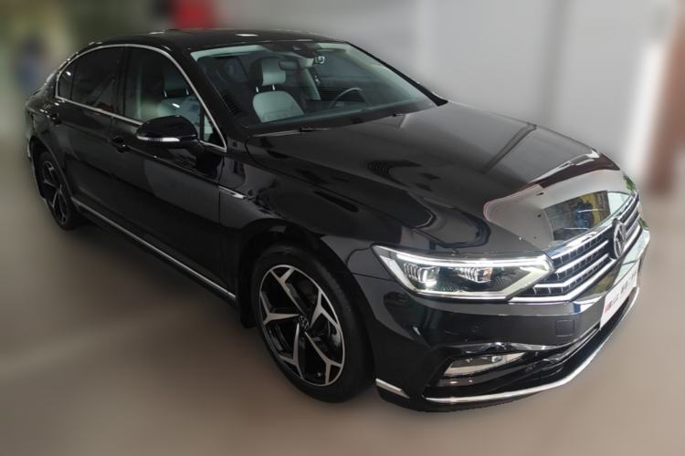 Used Volkswagen Magotan 2023 2 Million Units Commemorative Edition 330TSI DSG Luxury Version Front Right 45 Deg