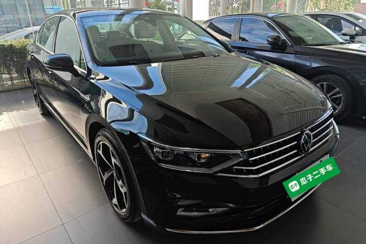 Used Volkswagen Magotan 2023 2 Million Units Limited Edition 330TSI DSG Leading Version Front Right 45 Deg
