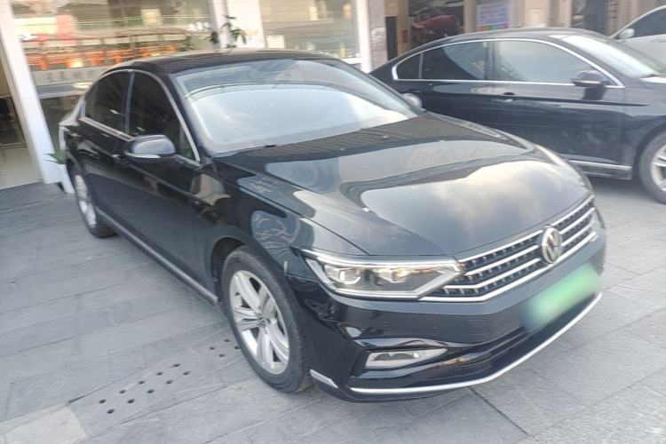 Used Volkswagen Magotan 2023 2 Million Units Limited-Edition 280TSI DSG Comfort Version Front Right 45 Deg