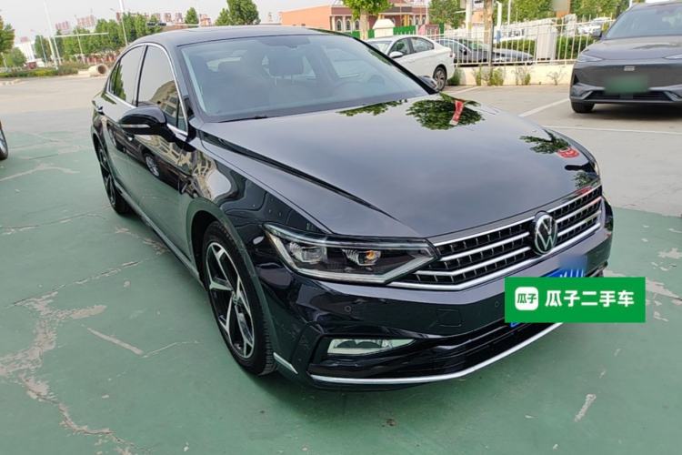 Used Volkswagen Magotan 2023 2 Million Units Limited Edition 330TSI DSG Leading Version Front Right 45 Deg