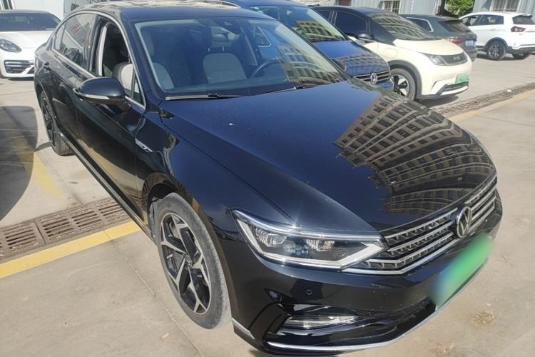 Used Volkswagen Magotan 2023 2 Million Units Limited Edition 330TSI DSG Leading Version Front Right 45 Deg