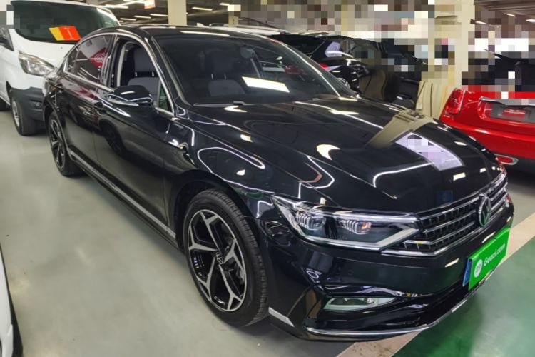 Used Volkswagen Magotan 2023 2 Million Units Limited Edition 330TSI DSG Leading Version Front Right 45 Deg