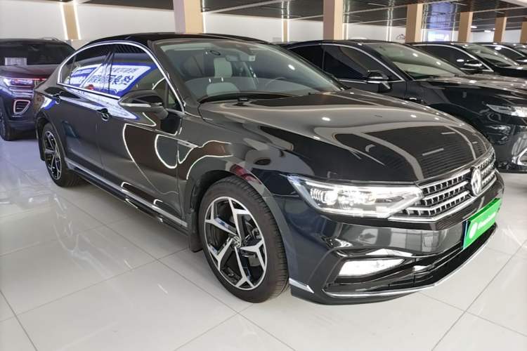 Used Volkswagen Magotan 2023 2 Million Units Commemorative Edition 330TSI DSG Luxury Version Front Right 45 Deg