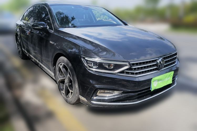 Used Volkswagen Magotan 2023 2 Million Units Commemorative Edition 330TSI DSG Luxury Version Front Right 45 Deg