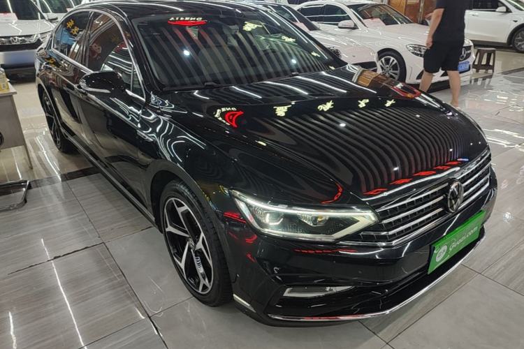 Used Volkswagen Magotan 2023 2 Million Units Commemorative Edition 330TSI DSG Luxury Version Front Right 45 Deg